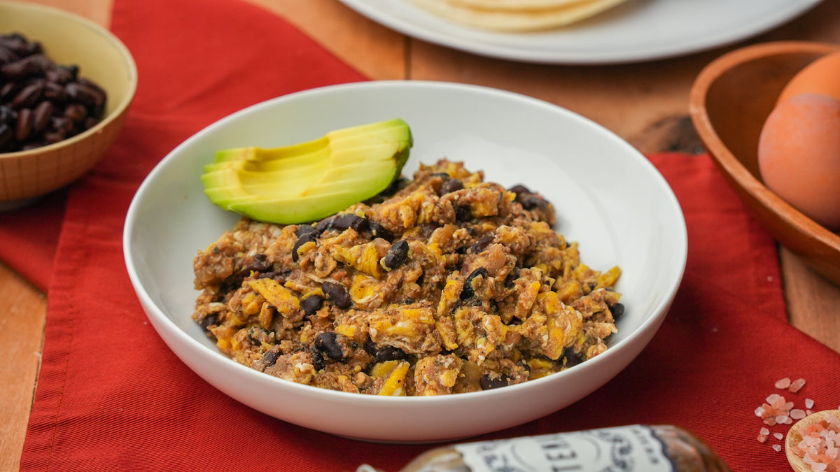 Huevos al albañil with molcajete salsa – TATEMADA®